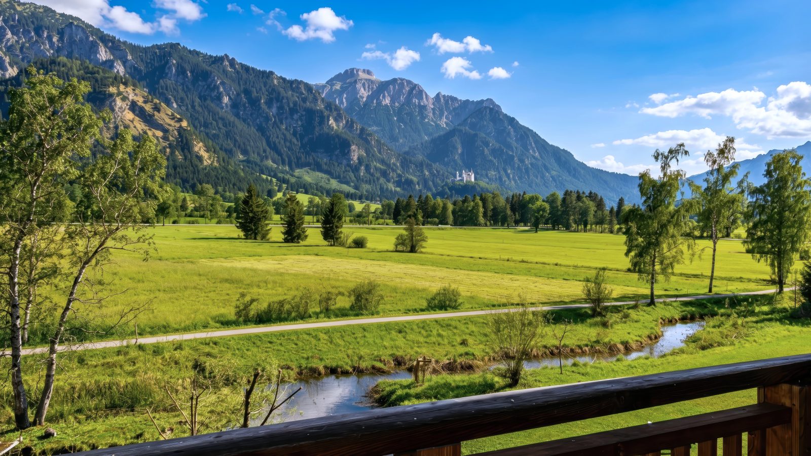 Balkon mit Blick in die Allgäuer Landschaft